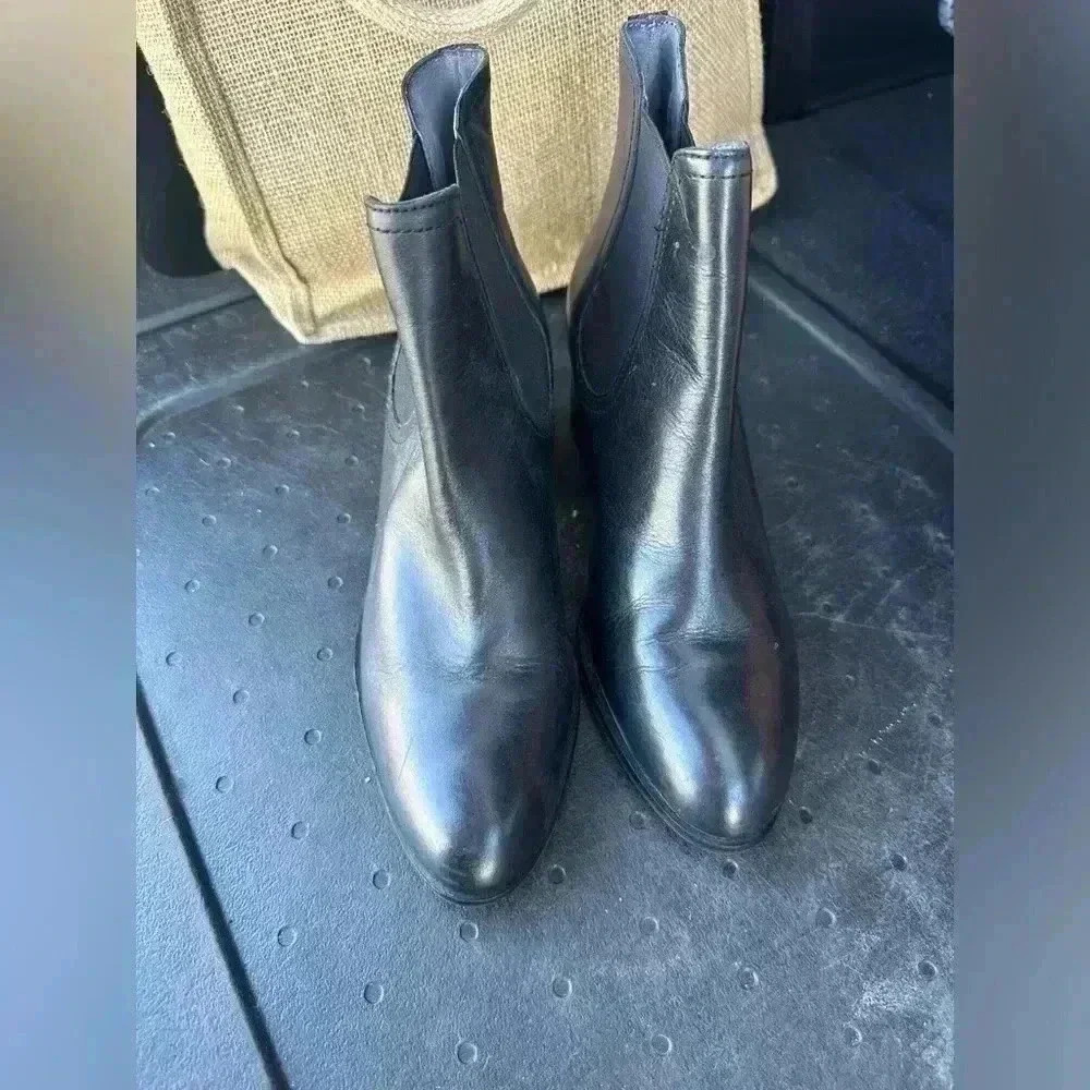 Seychelles Women’s In A Trance, Black Chelsea Boots, Size 7